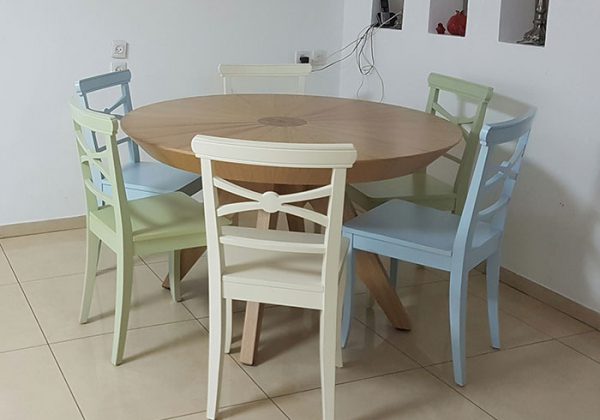 התאמת כסאות מעוצבים ומיוחדים לפינת האוכל