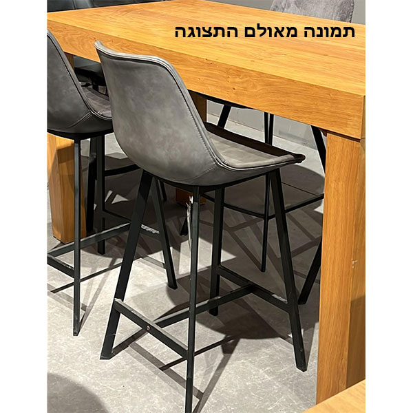 כסא בר ספיר מהתצוגה