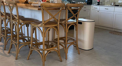 כסאות בר מעץ