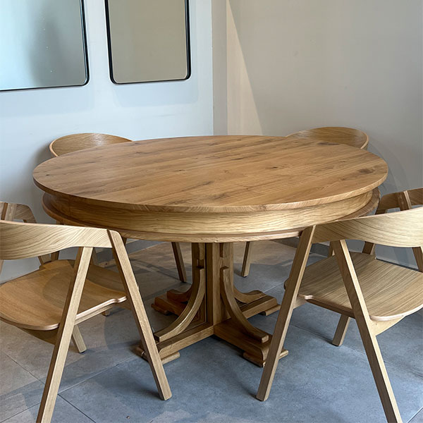 שולחן אוכל דגם אבירים עגול