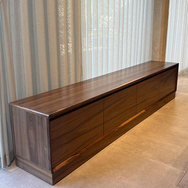 מזנון מעץ מלא אגוז אמריקאי